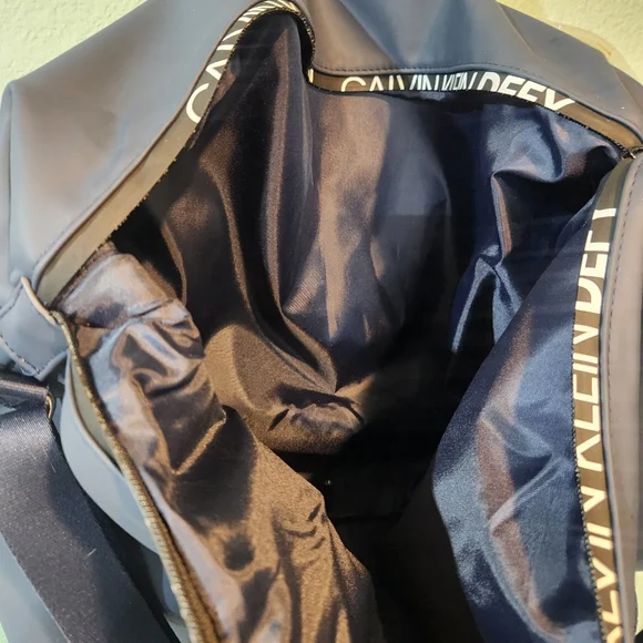 Calvin Klein Defy Duffle Weekender Travel Carry-On Sport Tote Gym Bag Navy Blue - Picture 8 of 8